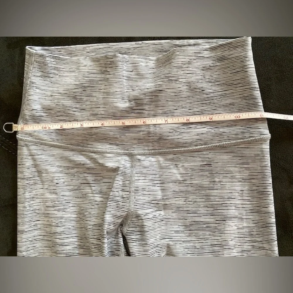 Lululemon Wunder Under Leggings 4 - Picture 6 of 7